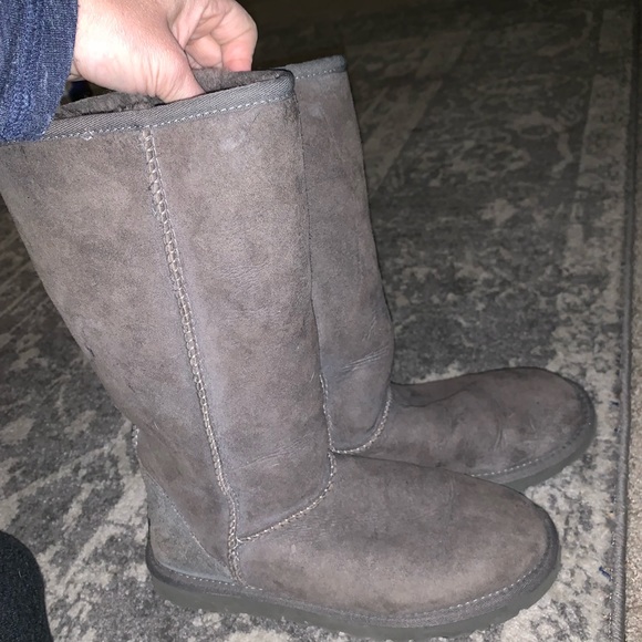 UGG Grey Winter Boots - Picture 2 of 5